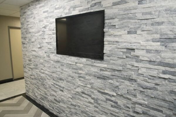 MSI Surfaces Wall Tiles Alaska Gray-Light Splitface Corner 6" x 12" x 6" - Image 2