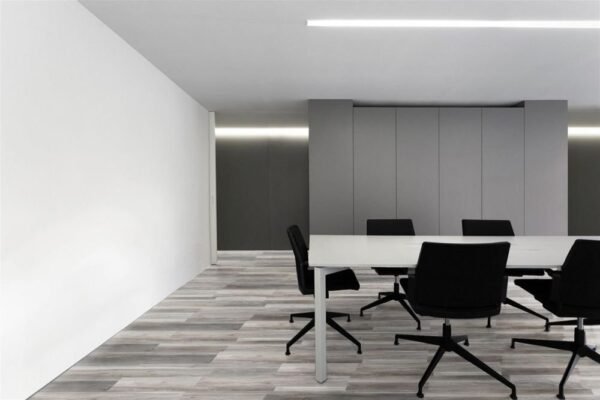 Home's Pro Vinyl Planks Berlin #883 Lighthouse Gray Click Lock 7-5/32" x 48-1/32" - Image 2